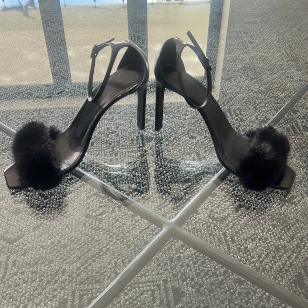 Saint Laurent Black Bea Patent Leather Sandals - Mink Fur Front Toe Strap